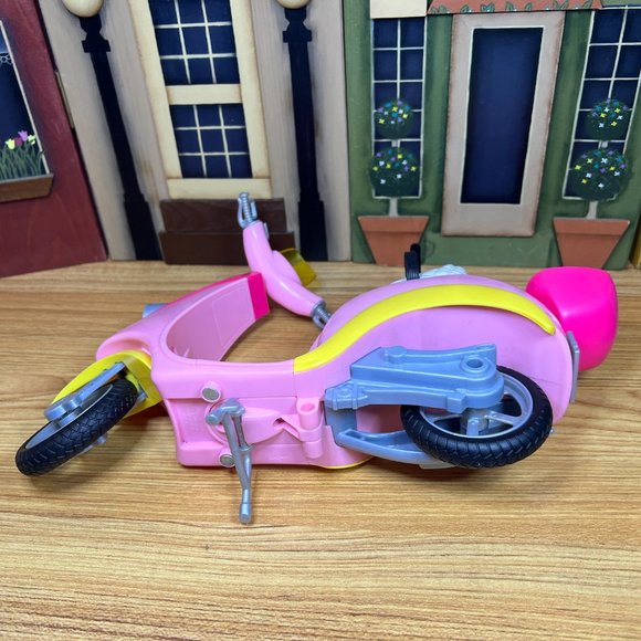 2011 Barbie Scooter Moped Vespa Motorbike - Picture 7 of 9